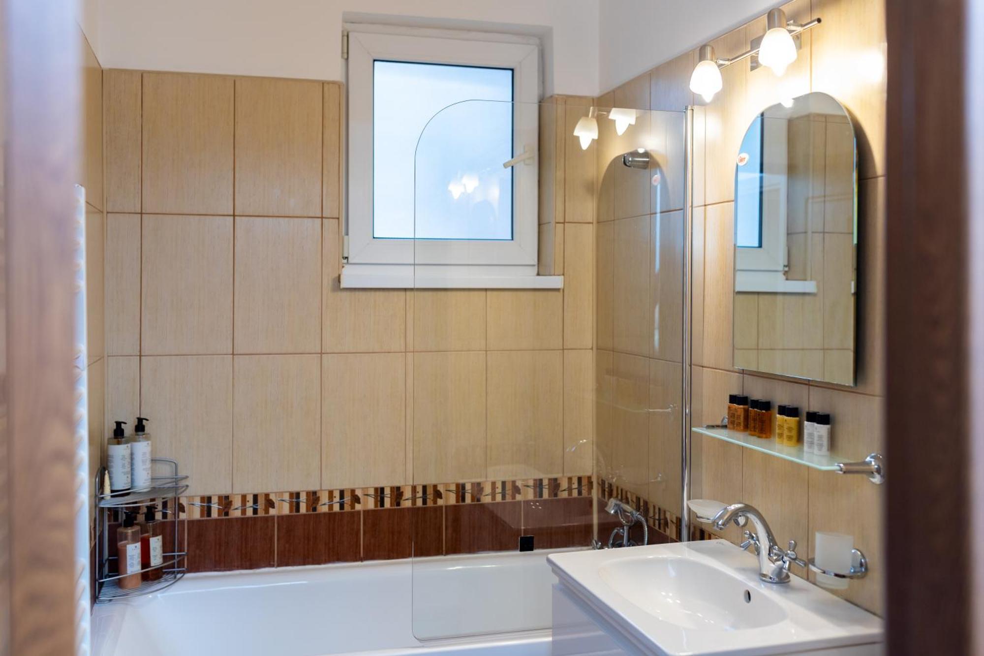Apartament Octavia Хунедоара Екстериор снимка