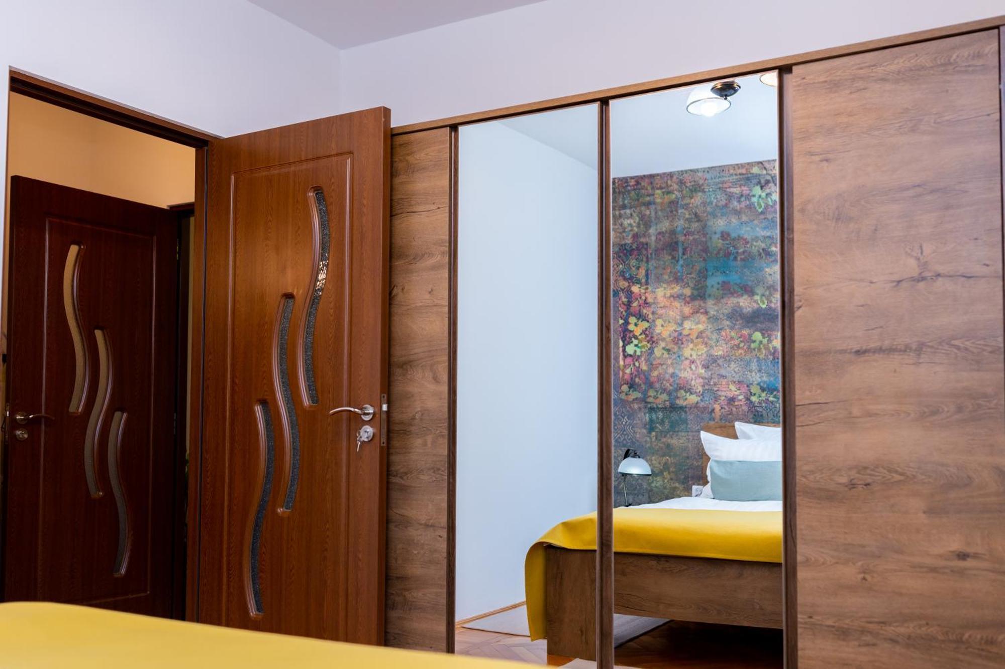 Apartament Octavia Хунедоара Екстериор снимка